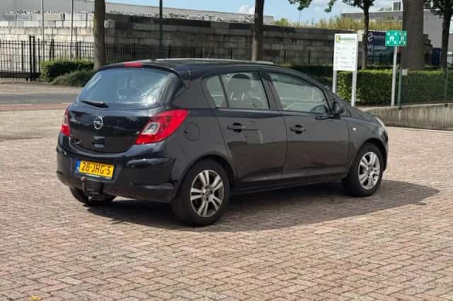 Opel Corsa (2009) thumbnail 6