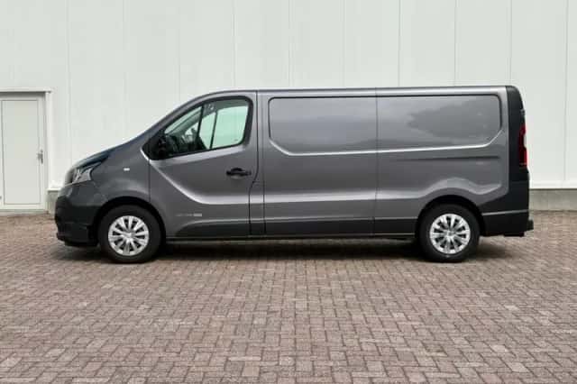Renault Trafic (2017) thumbnail 2