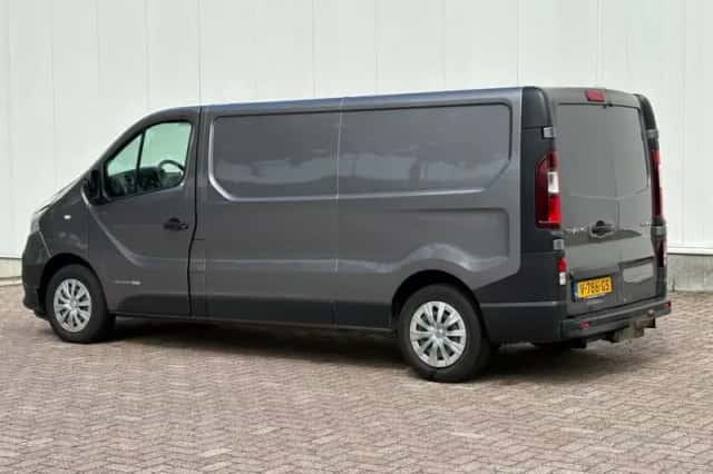 Renault Trafic (2017) thumbnail 3