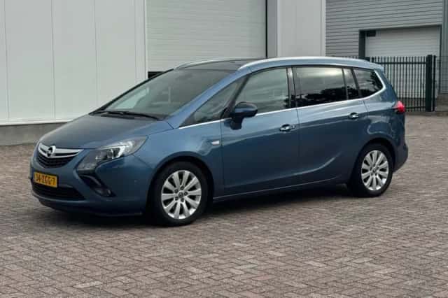 Opel Zafira (2012) thumbnail 1