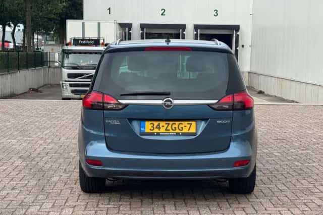 Opel Zafira (2012) thumbnail 3