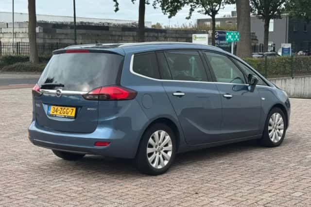 Opel Zafira (2012) thumbnail 4