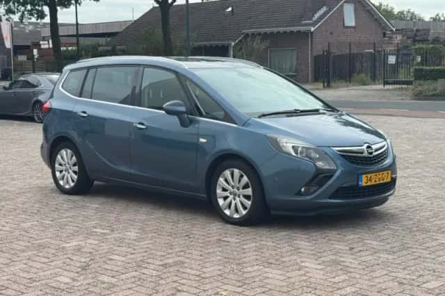 Opel Zafira (2012) thumbnail 5
