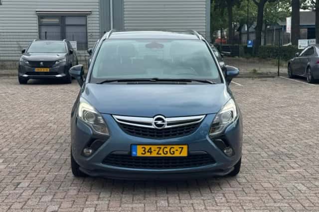 Opel Zafira (2012) thumbnail 6