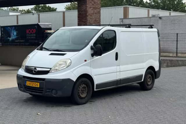 Opel Vivaro (2012) thumbnail 1