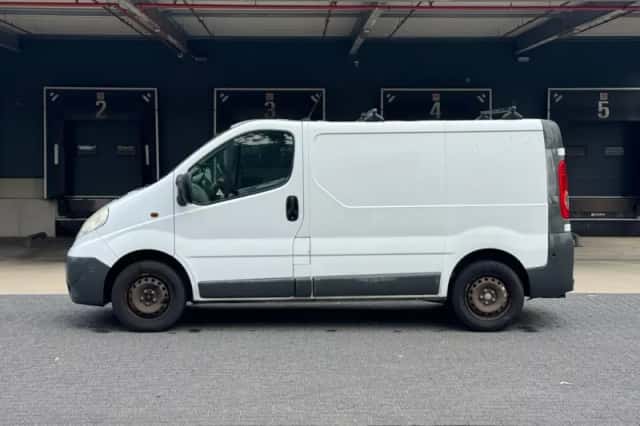 Opel Vivaro (2012) thumbnail 2