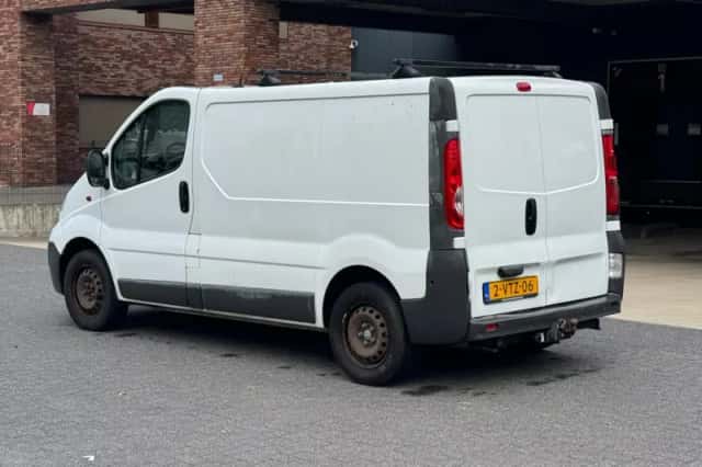 Opel Vivaro (2012) thumbnail 3