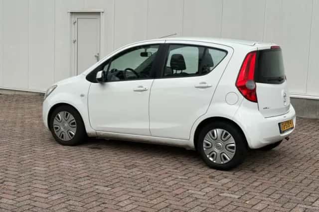 Opel Agila (2011) thumbnail 3