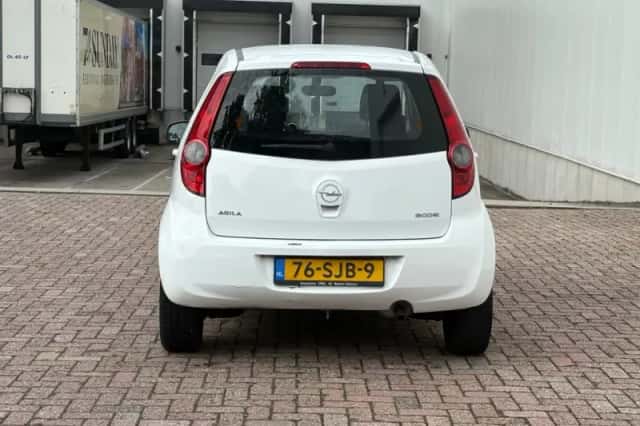 Opel Agila (2011) thumbnail 4