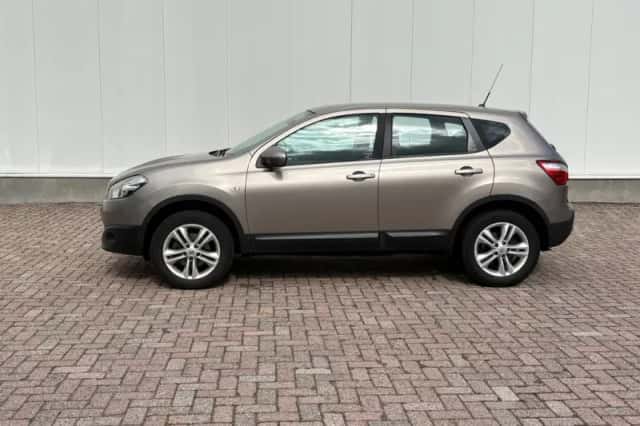 Nissan Qashqai (2010) thumbnail 2