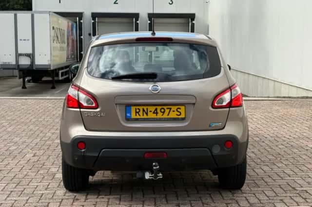 Nissan Qashqai (2010) thumbnail 4