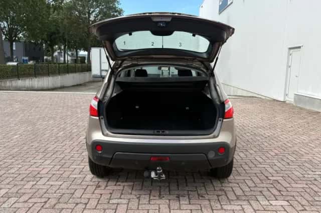 Nissan Qashqai (2010) thumbnail 5