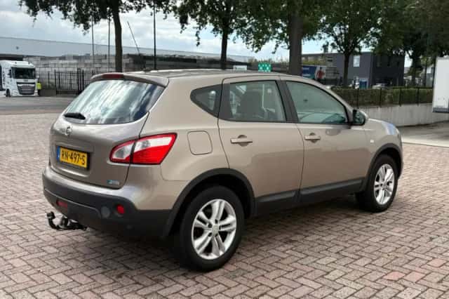 Nissan Qashqai (2010) thumbnail 6