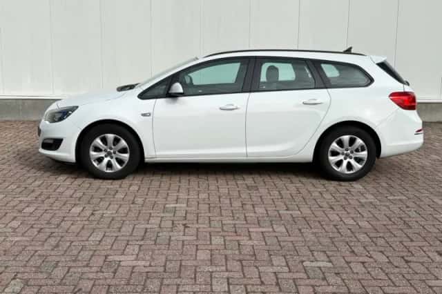 Opel Astra (2013) thumbnail 2