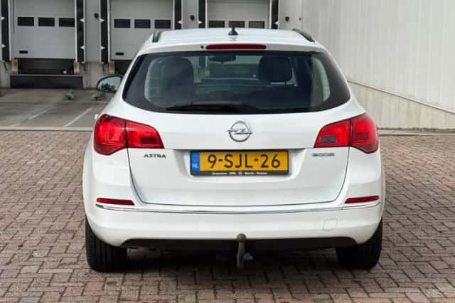 Opel Astra (2013) thumbnail 4