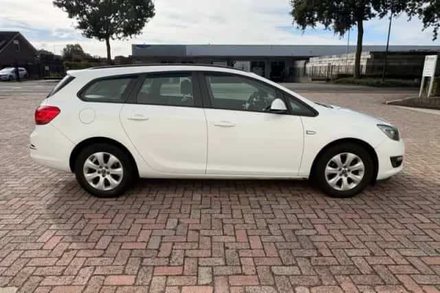 Opel Astra (2013) thumbnail 6