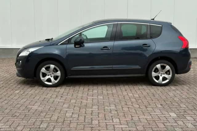 Peugeot 3008 (2011) thumbnail 2