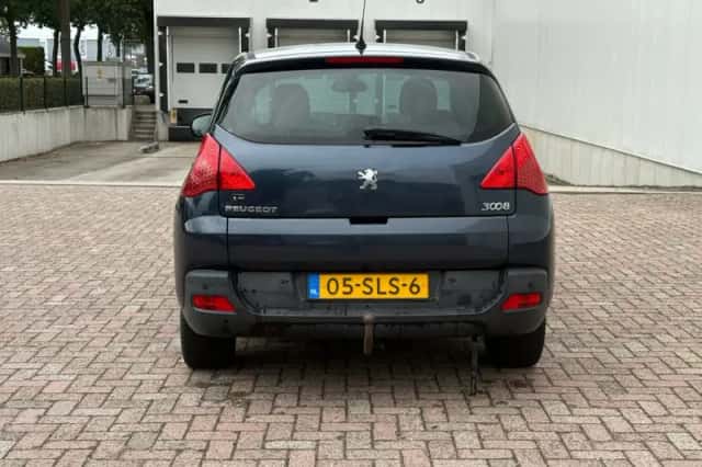 Peugeot 3008 (2011) thumbnail 4