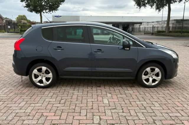 Peugeot 3008 (2011) thumbnail 6