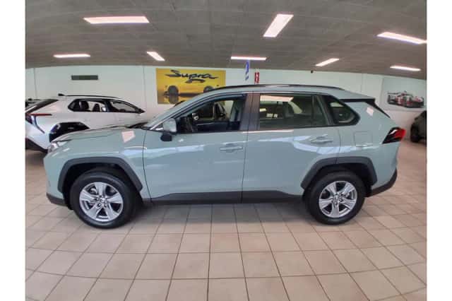 Toyota RAV4 (2024) thumbnail 3