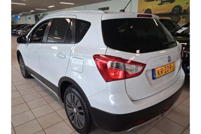 Suzuki S-Cross (2016) thumbnail 3