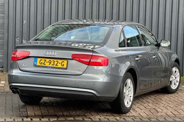 Audi A4 (2015) thumbnail 5