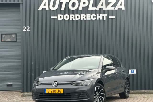 Volkswagen Golf (2023) thumbnail 1