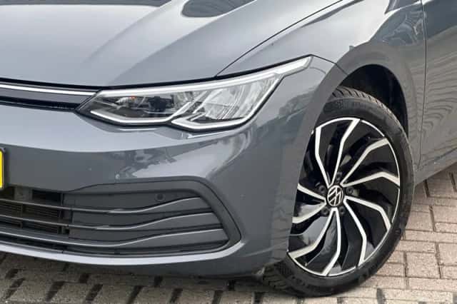 Volkswagen Golf (2023) thumbnail 4