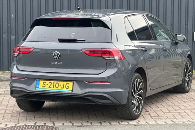 Volkswagen Golf (2023) thumbnail 6