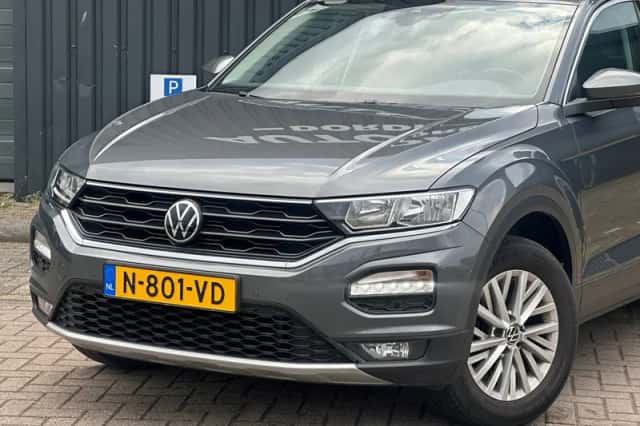 Volkswagen T-Roc (2021) thumbnail 5