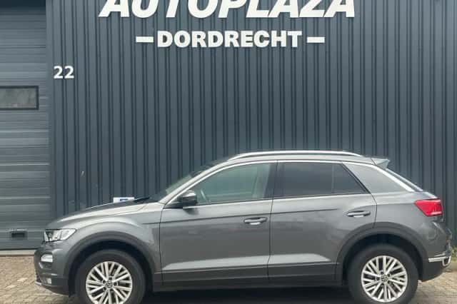 Volkswagen T-Roc (2021) thumbnail 6
