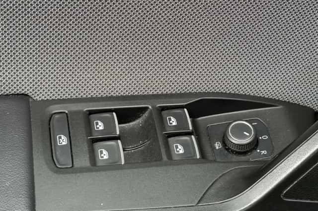 SEAT Leon Sportstourer (2020) thumbnail 5