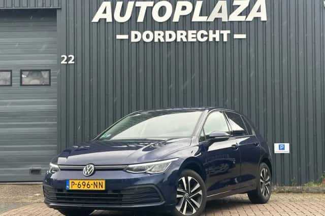 Volkswagen Golf (2021) thumbnail 1