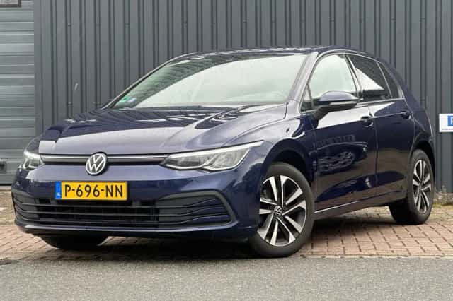 Volkswagen Golf (2021) thumbnail 2
