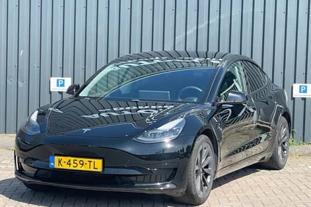 Tesla Model 3 (2021) thumbnail 2