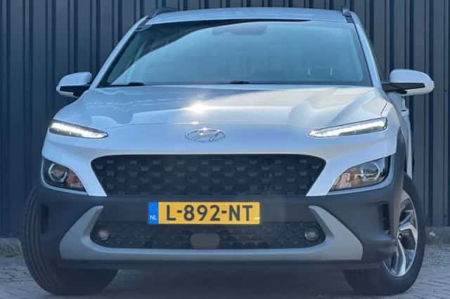 Hyundai Kona (2021) thumbnail 3