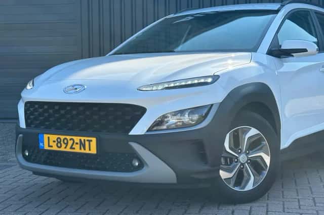 Hyundai Kona (2021) thumbnail 5