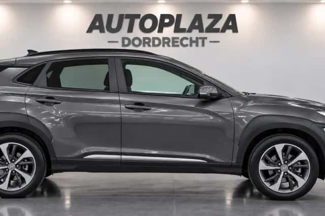 Hyundai Kona (2021) thumbnail 3