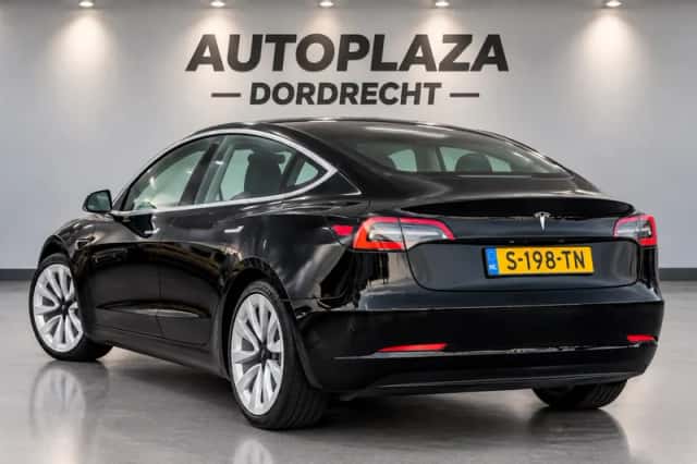 Tesla Model 3 (2023) thumbnail 6