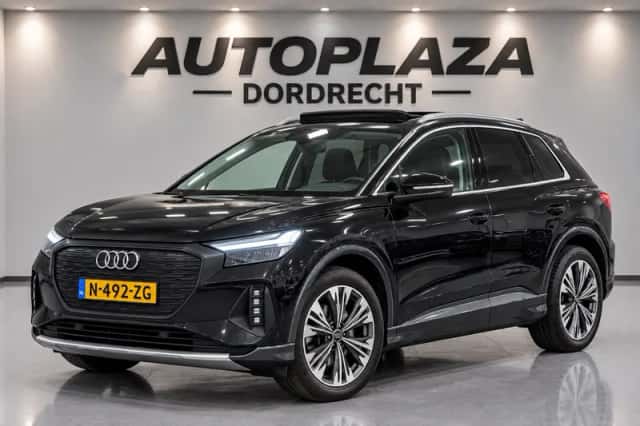 Audi Q4 e-tron (2021) thumbnail 1