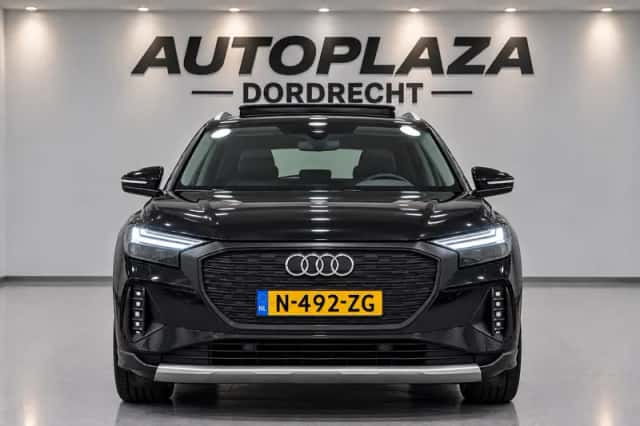 Audi Q4 e-tron (2021) thumbnail 2