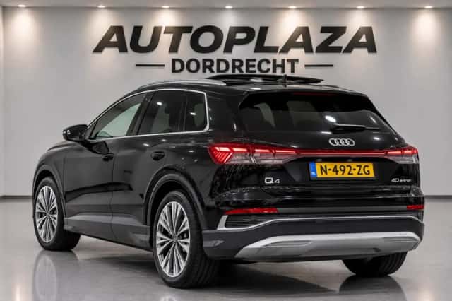 Audi Q4 e-tron (2021) thumbnail 4