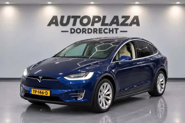 Tesla Model X (2018) thumbnail 1
