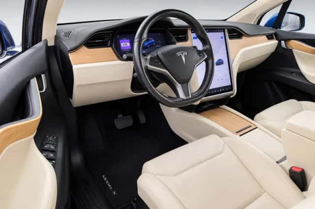Tesla Model X (2018) thumbnail 6
