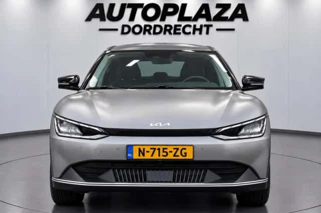 Kia EV6 (2022) thumbnail 2