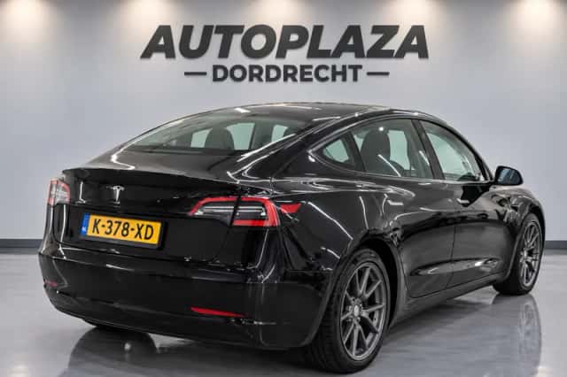 Tesla Model 3 (2021) thumbnail 2