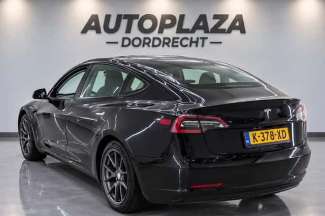 Tesla Model 3 (2021) thumbnail 3