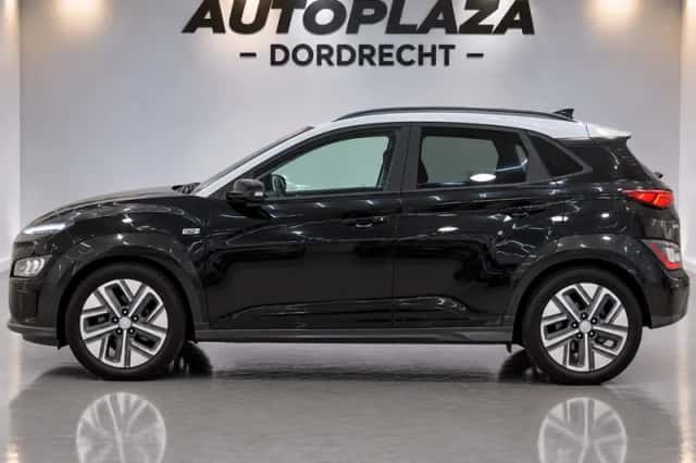 Hyundai Kona (2021) thumbnail 4