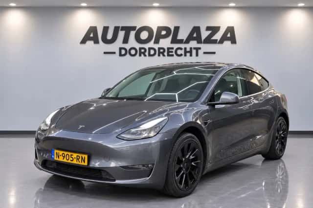 Tesla Model Y (2021) thumbnail 1