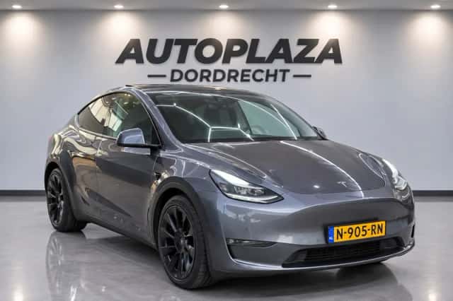 Tesla Model Y (2021) thumbnail 2